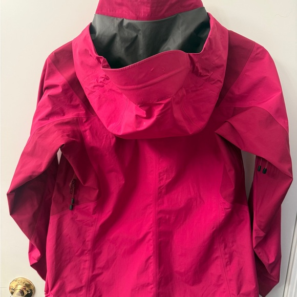 Arc’teryx Women’s Gore-Tex Shell Jacket – Pink – Size S - Picture 6 of 11